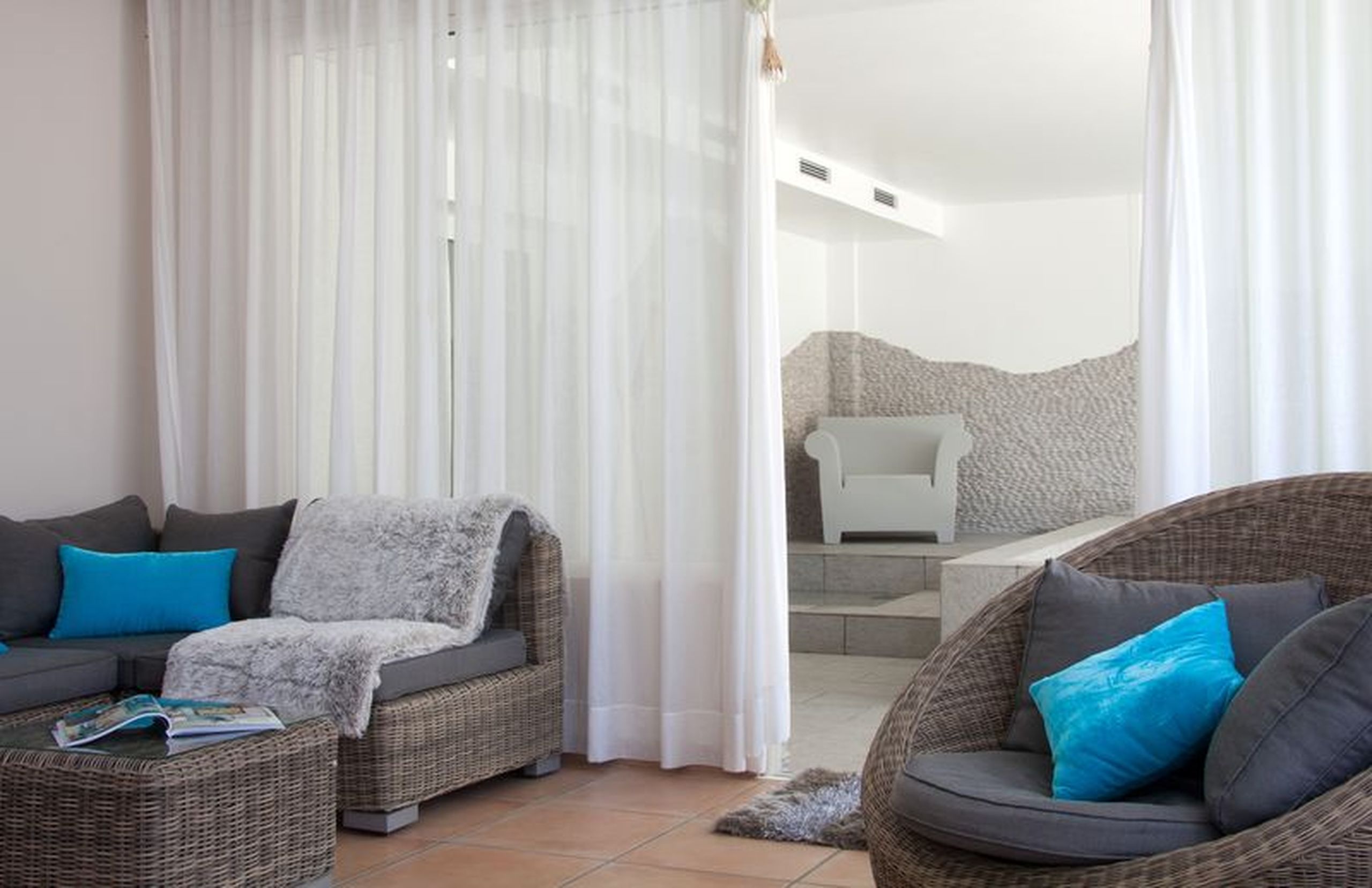 sauna, hot tub, steam room, body treatments, body wraps, body scrubs