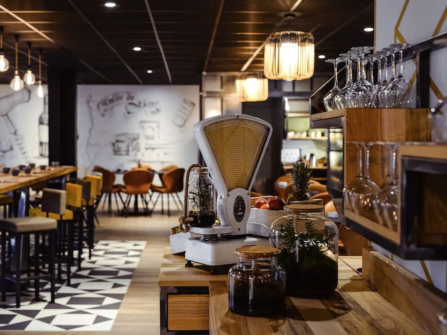 Tägliches Frühstücksbuffet (19.00 EUR pro Person)