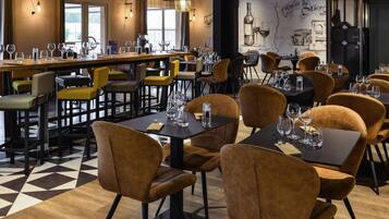 Lunch and dinner served