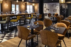 Lunch and dinner served