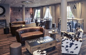 Bar (on property) - Mercure Lyon Est Chaponnay (Chaponnay)