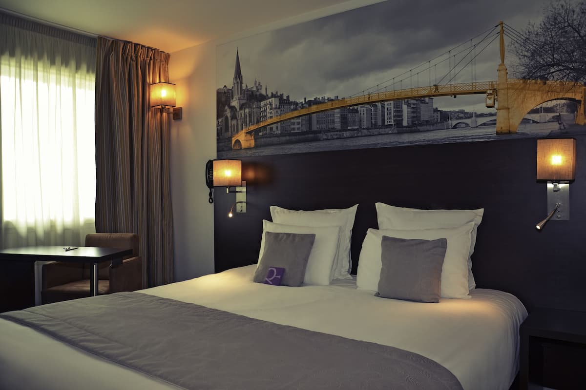 Standard Room, 1 Double Bed | Premium bedding, Select Comfort beds, in-room safe, desk