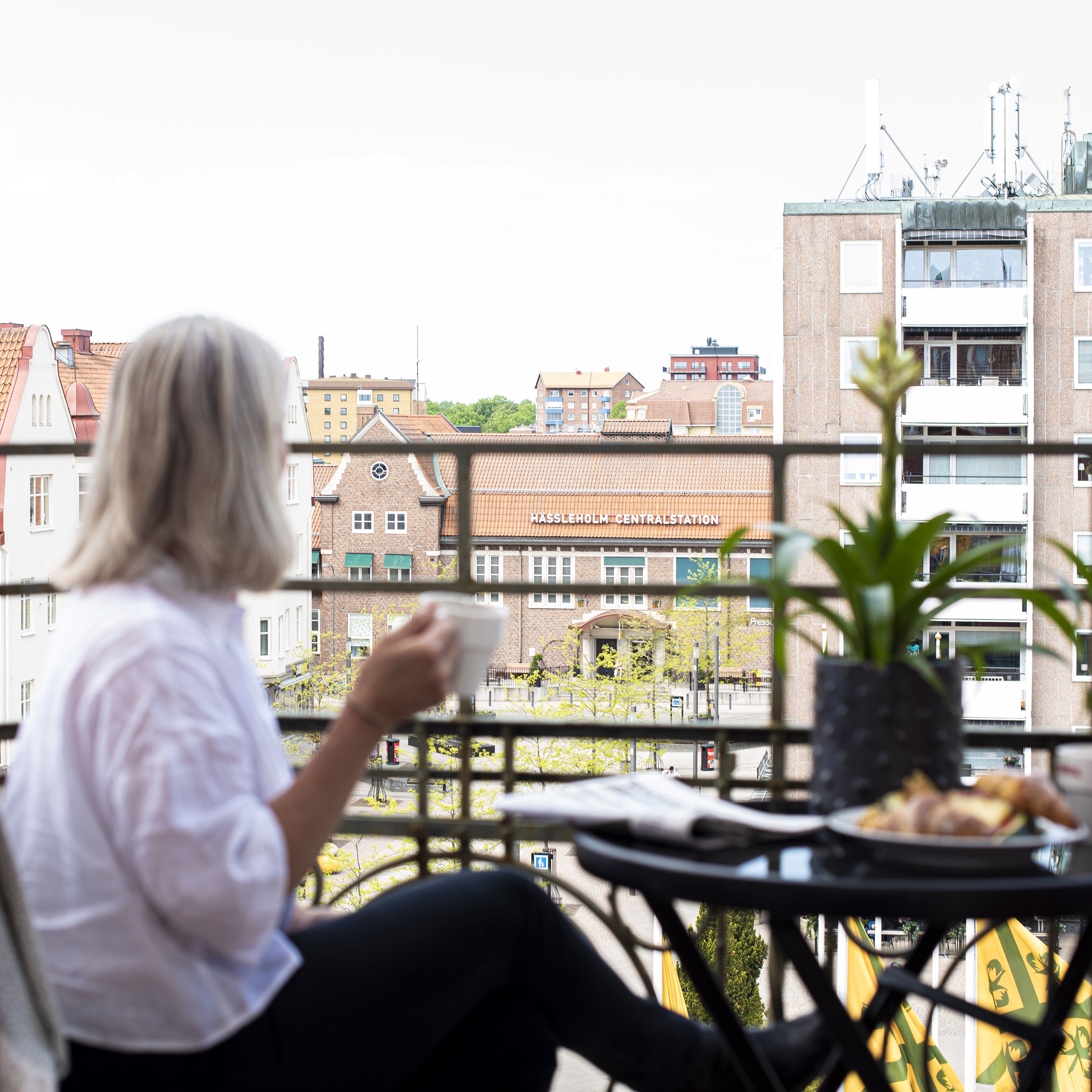 junior suite, 2 single beds, non smoking | 1 bedroom, individually decorated, individually furnished, desk