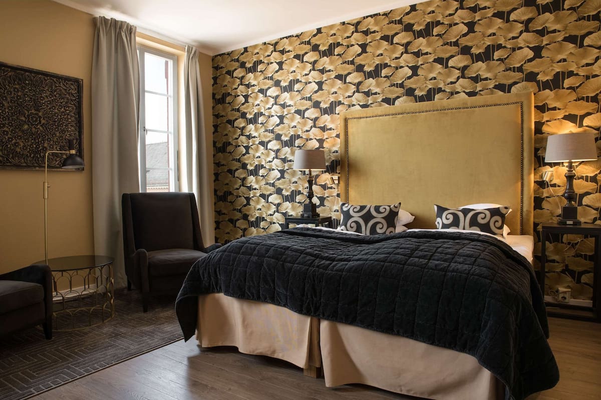 Decoración personalizada, muebles diferentes y escritorio