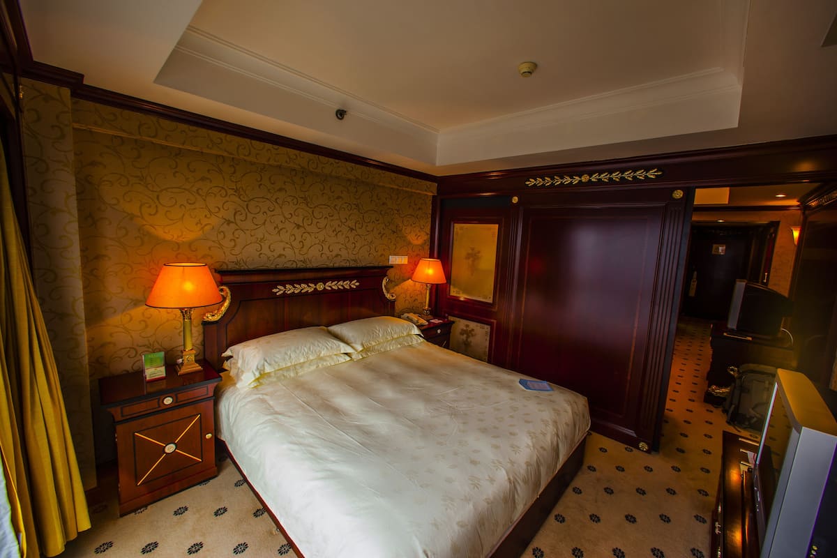 Minibar, in-room safe, desk, blackout curtains