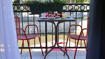 Superior-Zimmer, 1 Queen-Bett, Balkon, Flussblick (Twin bed on request) | Zimmerausstattung