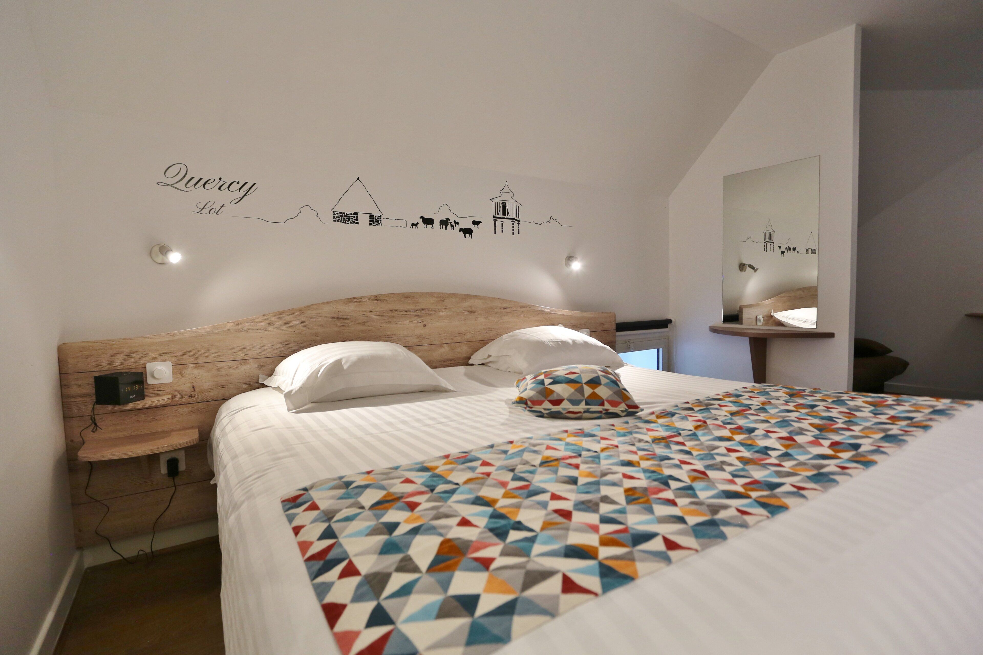 Quarto luxo, 1 cama Queen, cozinha americana (Larger Room) | Roupas de cama premium, camas Select Comfort, cofres nos quartos