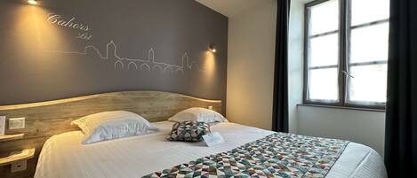 Deluxe Room, 1 Queen Bed, Kitchenette (Larger Room) | Premium bedding, Select Comfort beds, in-room safe, desk