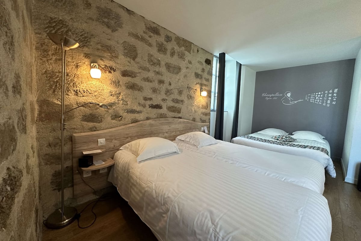 family room, multiple beds, kitchen | premium bedding, select comfort beds, in-room safe, desk