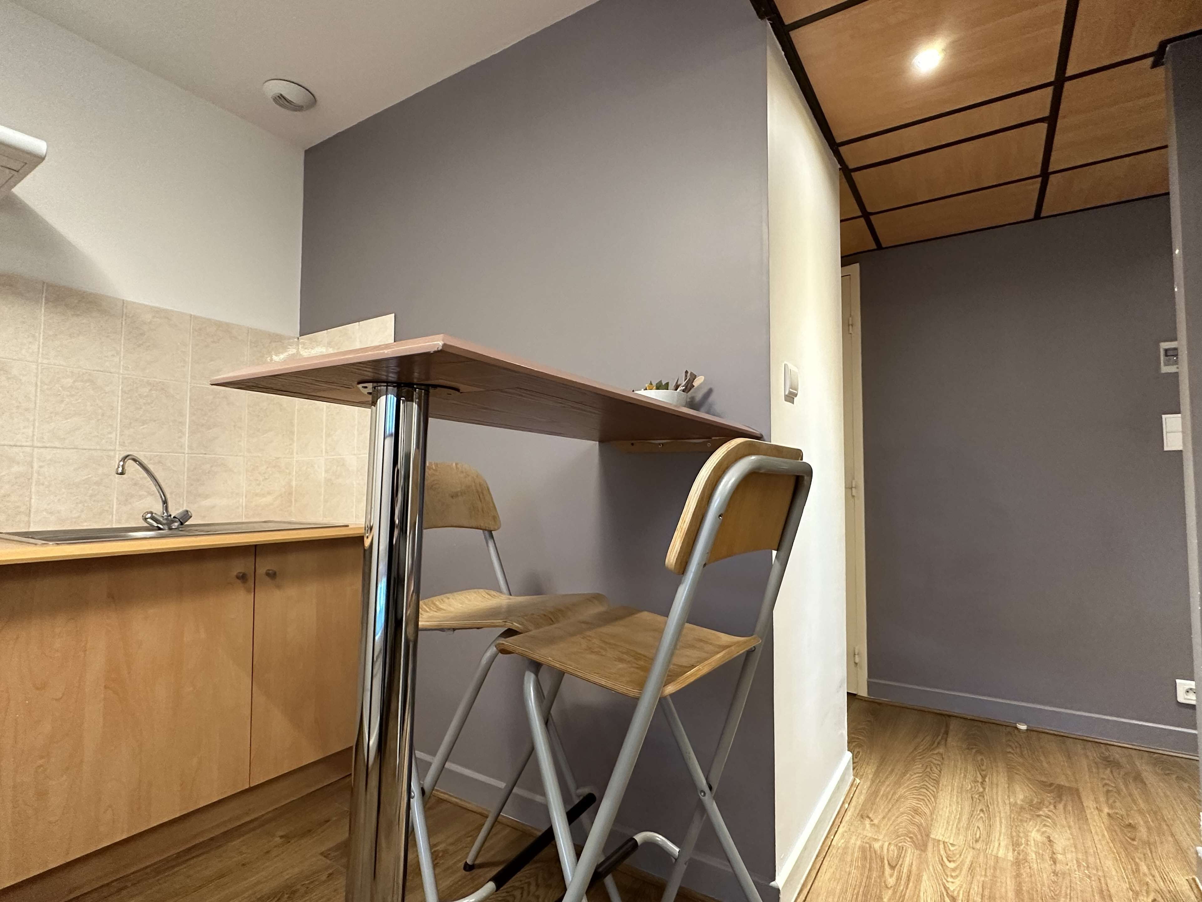 family room, multiple beds, kitchen | room amenity