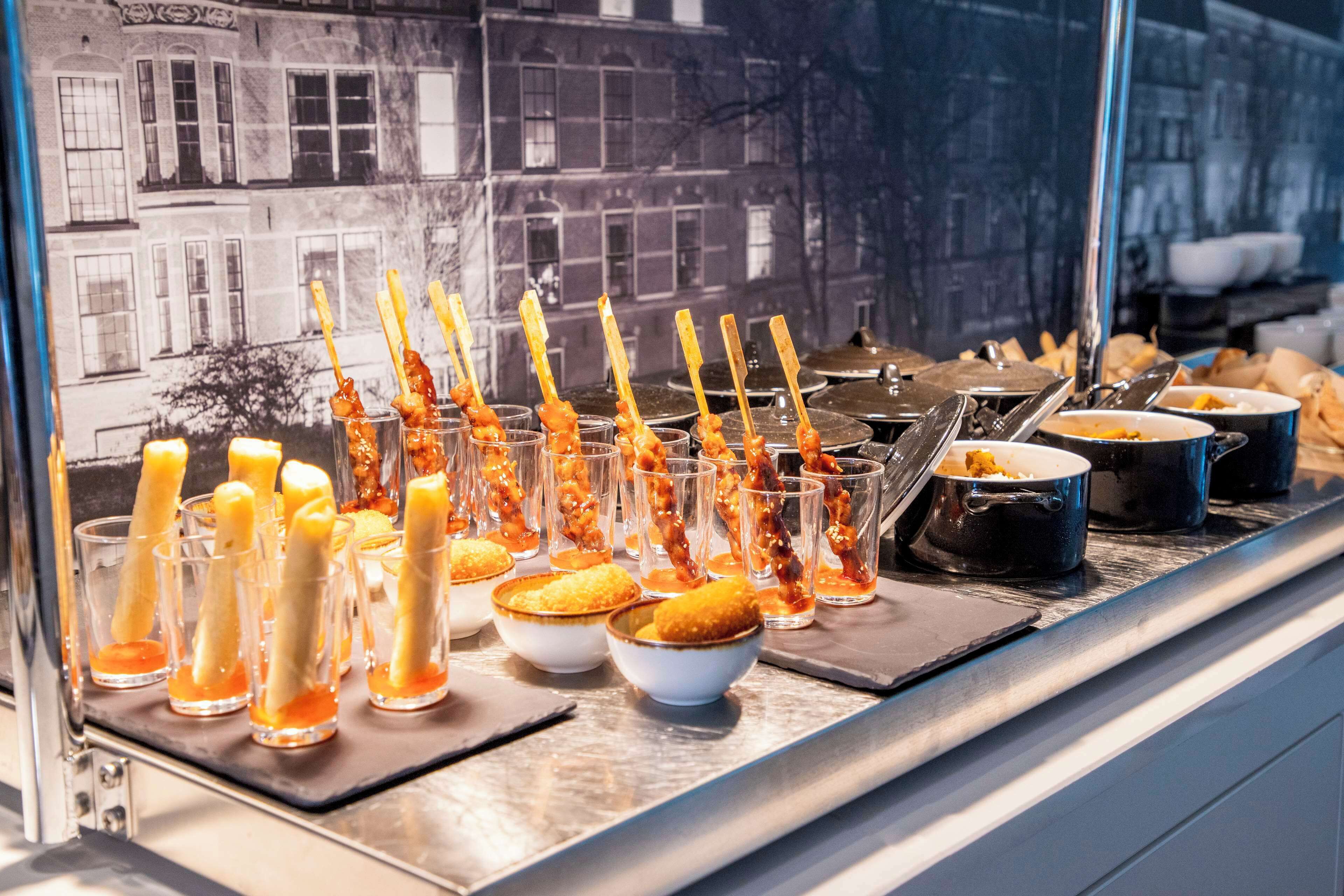 lunch and dinner served, international cuisine