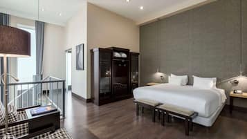 Sviitti (Maisonette, with View) | Minibaari, tallelokero huoneessa, työpöytä, äänieristys