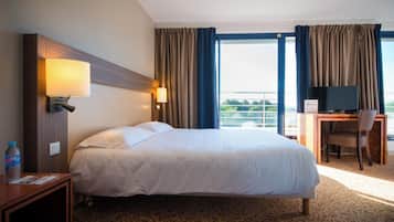 Comfort driepersoonskamer | Een bureau, geluiddichte muren, een strijkplank/strijkijzer, gratis wifi