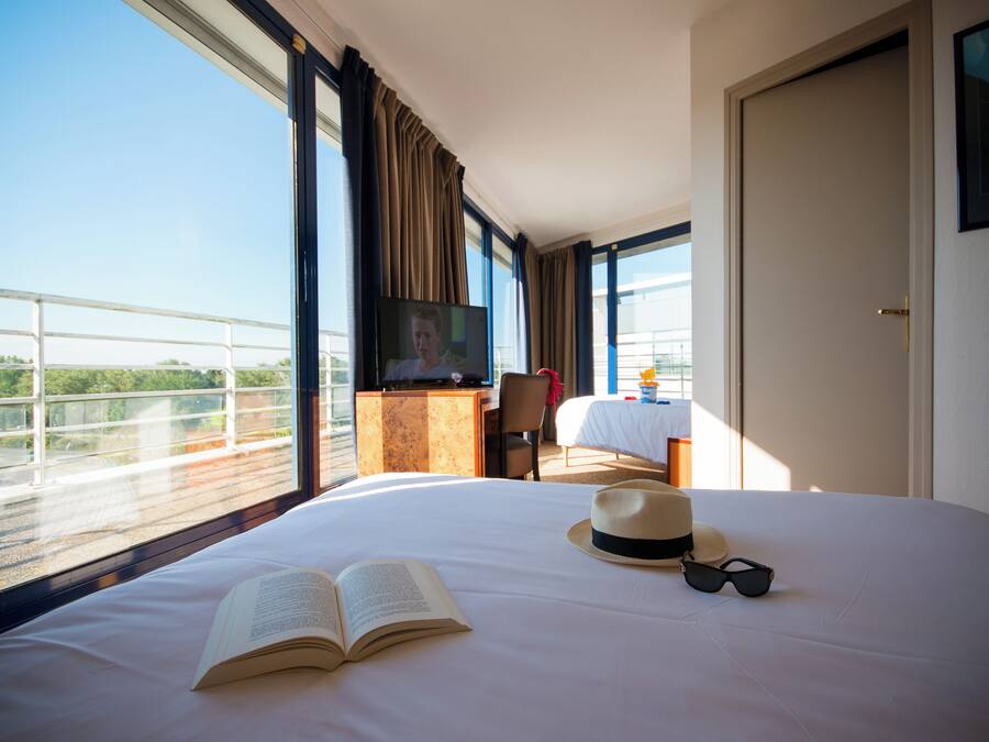 Comfort Triple Room | Desk, soundproofing, iron/ironing board, free WiFi