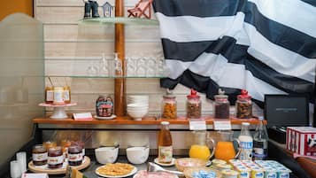 Daily buffet breakfast (EUR 13.90 per person)