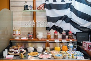 Daily buffet breakfast (EUR 13.90 per person)