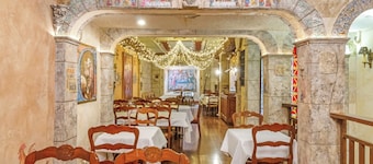 Cornell Hotel