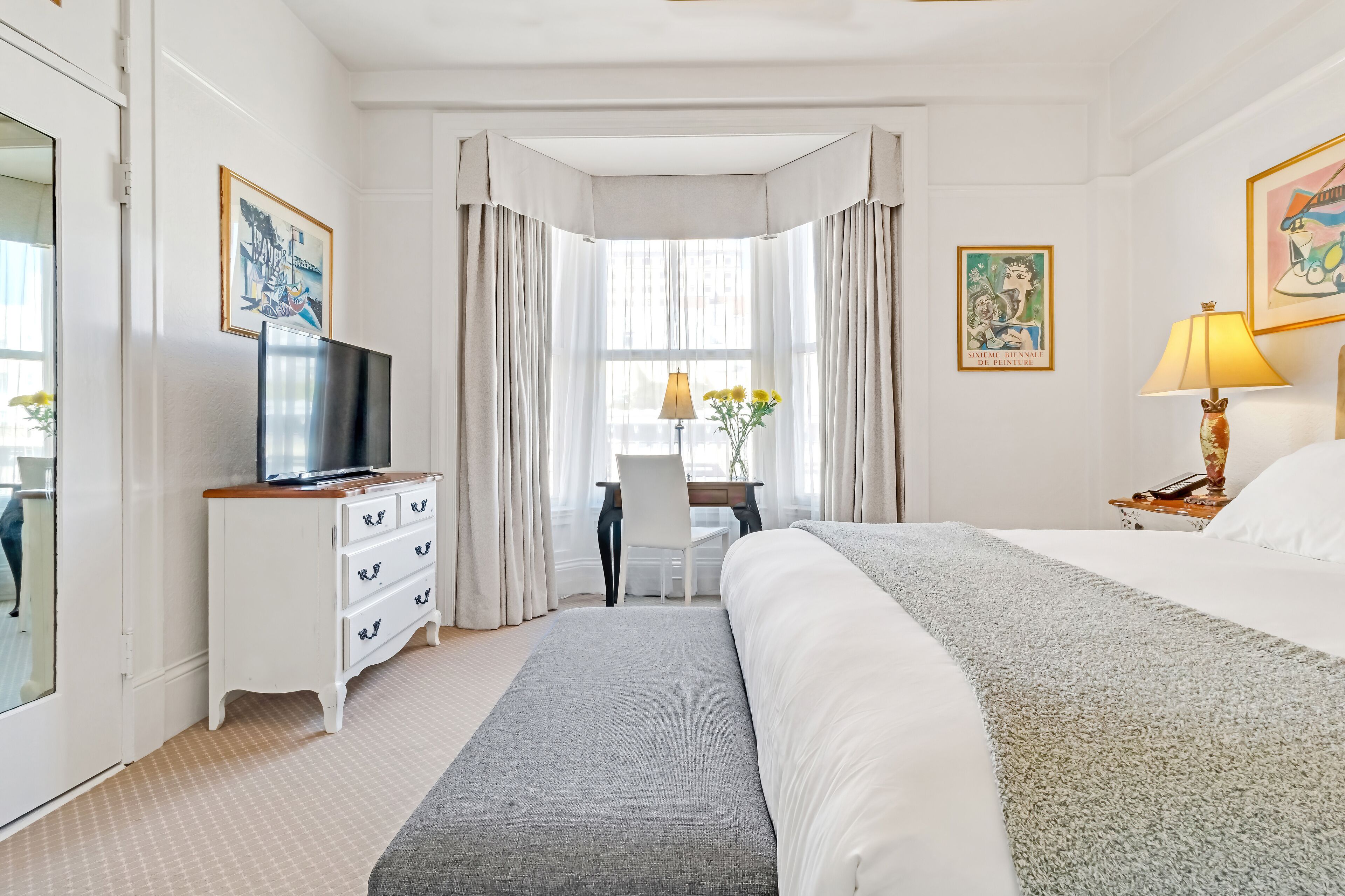 premier room, 1 queen bed | in-room safe, individually decorated, individually furnished, desk