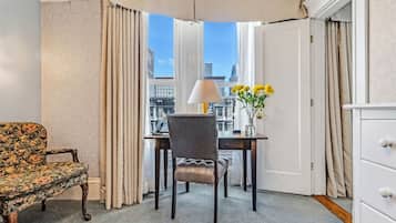 Junior-Suite | Wohnbereich | Flachbildfernseher