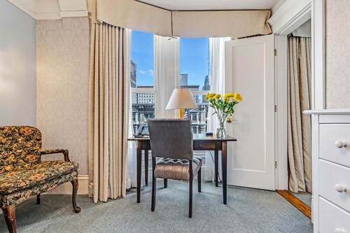 Cornell Hotel de France