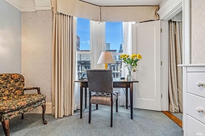 Cornell Hotel de France