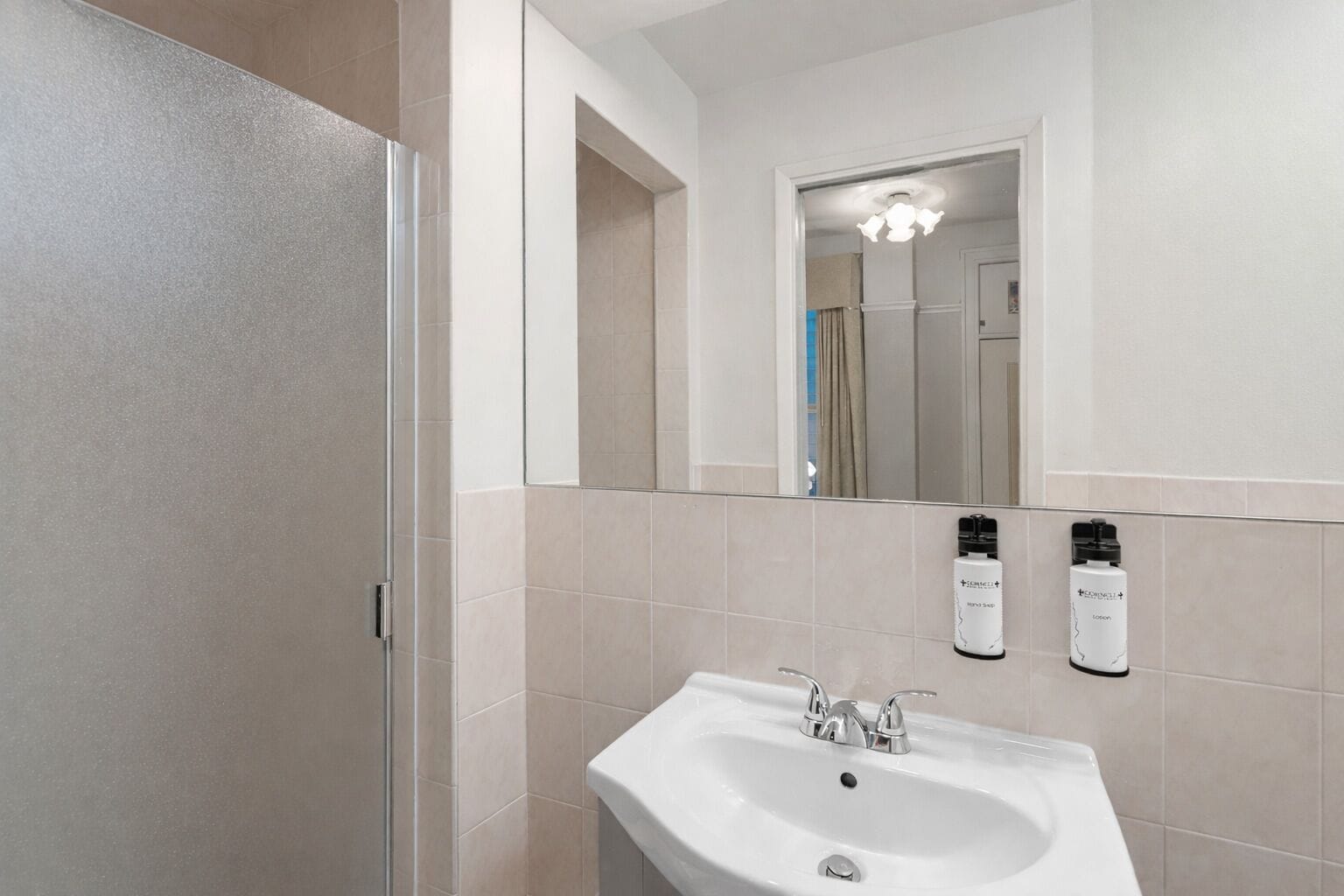 Photo - Cornell Hotel