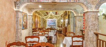 Cornell Hotel de France