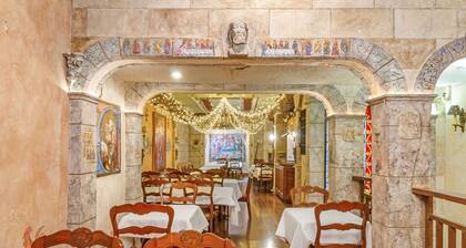 Cornell Hotel de France