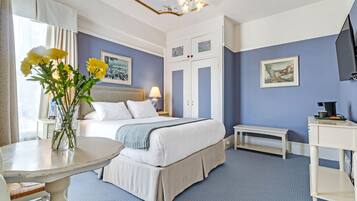 Deluxe Room, 1 Queen Bed | In-room safe, individually decorated, individually furnished, desk
