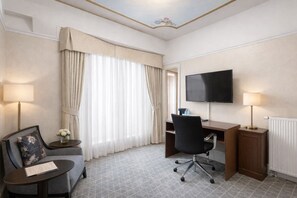 Suite – junior | Oppholdsområde | Flatskjerm-TV