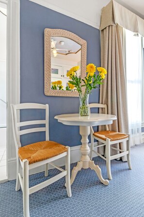 Deluxe Room, 1 Queen Bed - Cornell Hotel de France (San Francisco)