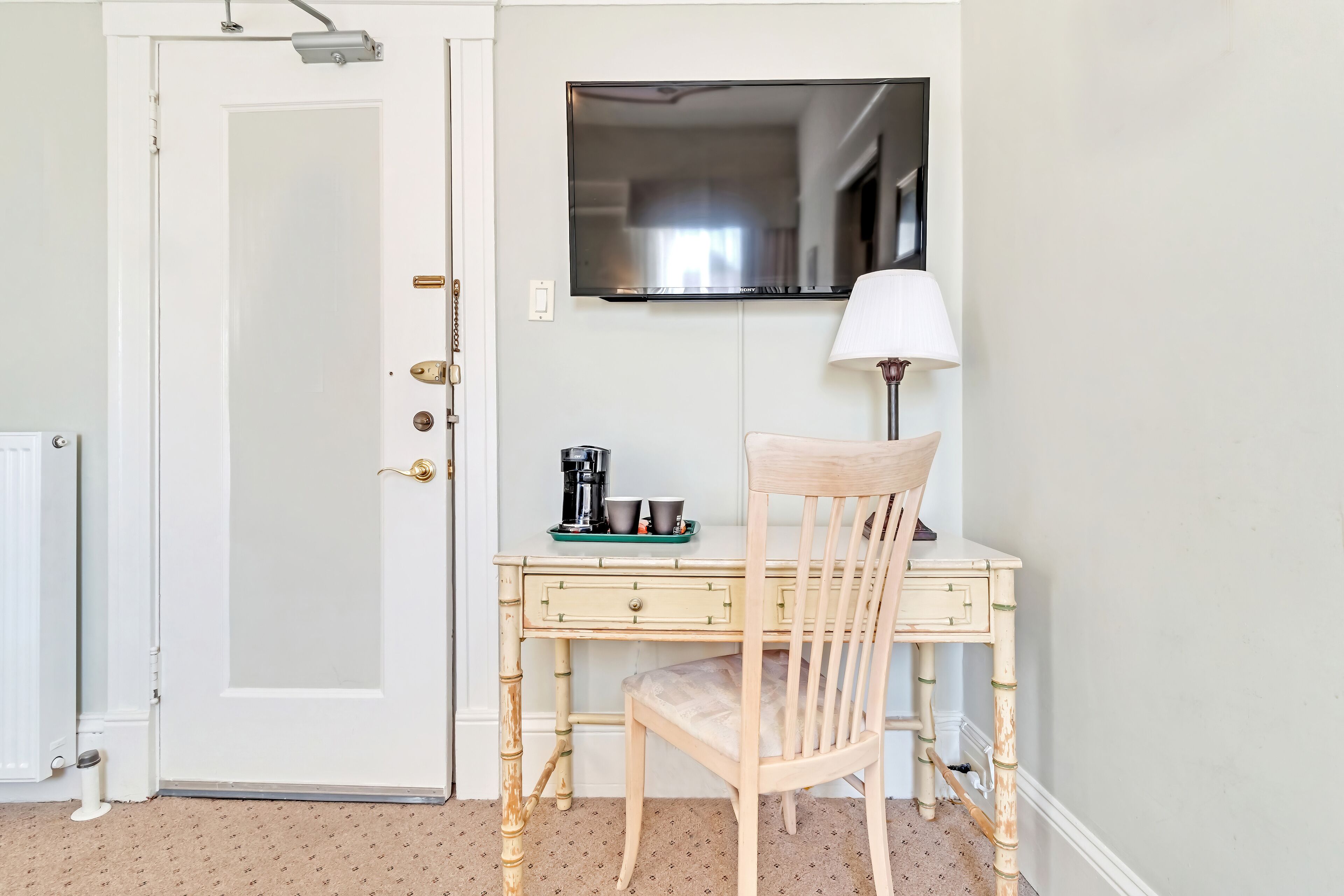 room, 1 queen bed (cozy) | in-room safe, individually decorated, individually furnished, desk