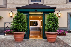 Property entrance - Hotel Buenos Aires (Rome)