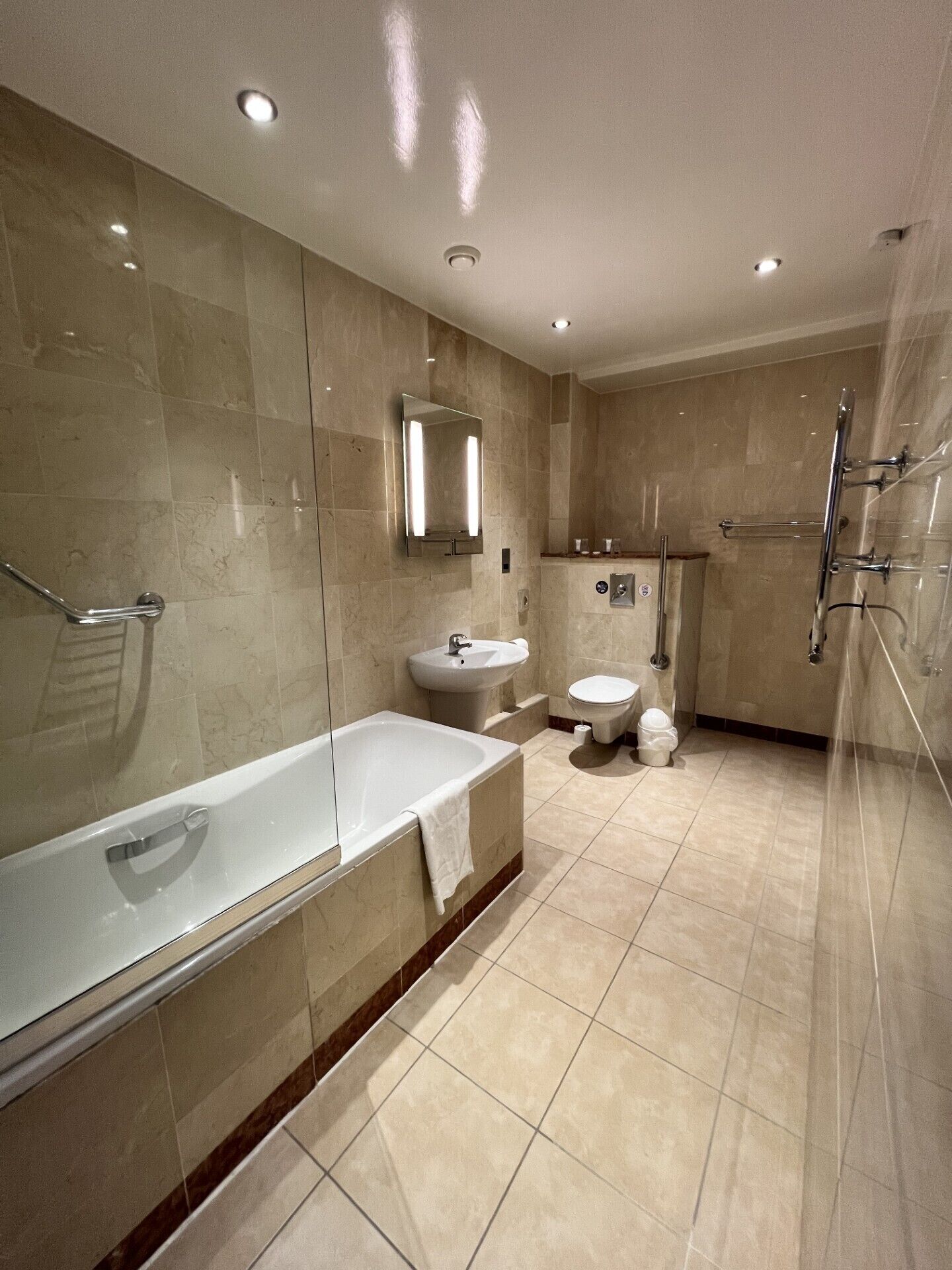 Photo - Cavendish Hotel