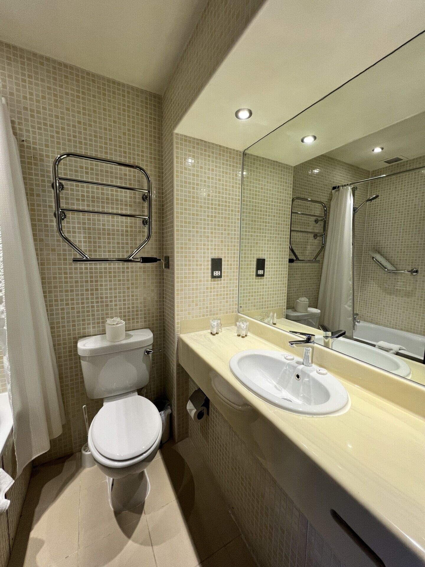 Photo - Cavendish Hotel