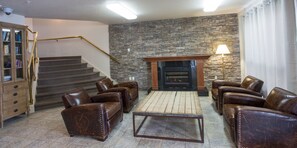 Lobby lounge - Capital Suites Iqaluit (Iqaluit)