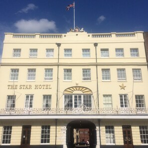 Fachada de la propiedad