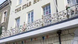 A building with a sign reading "THE STAR HOTEL". - The Star Hotel (Southampton)