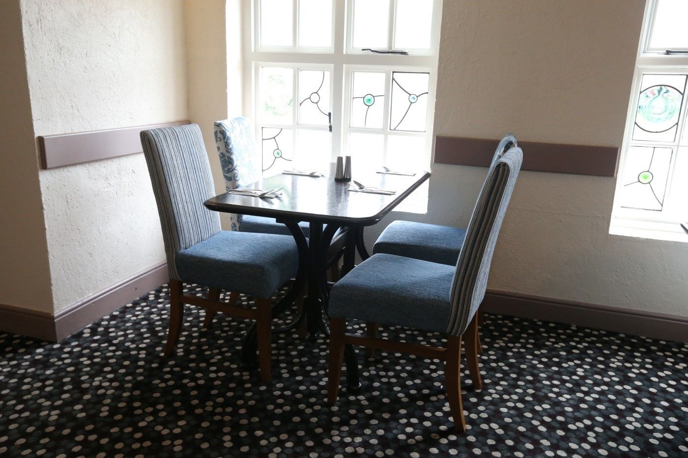 lunch and dinner served