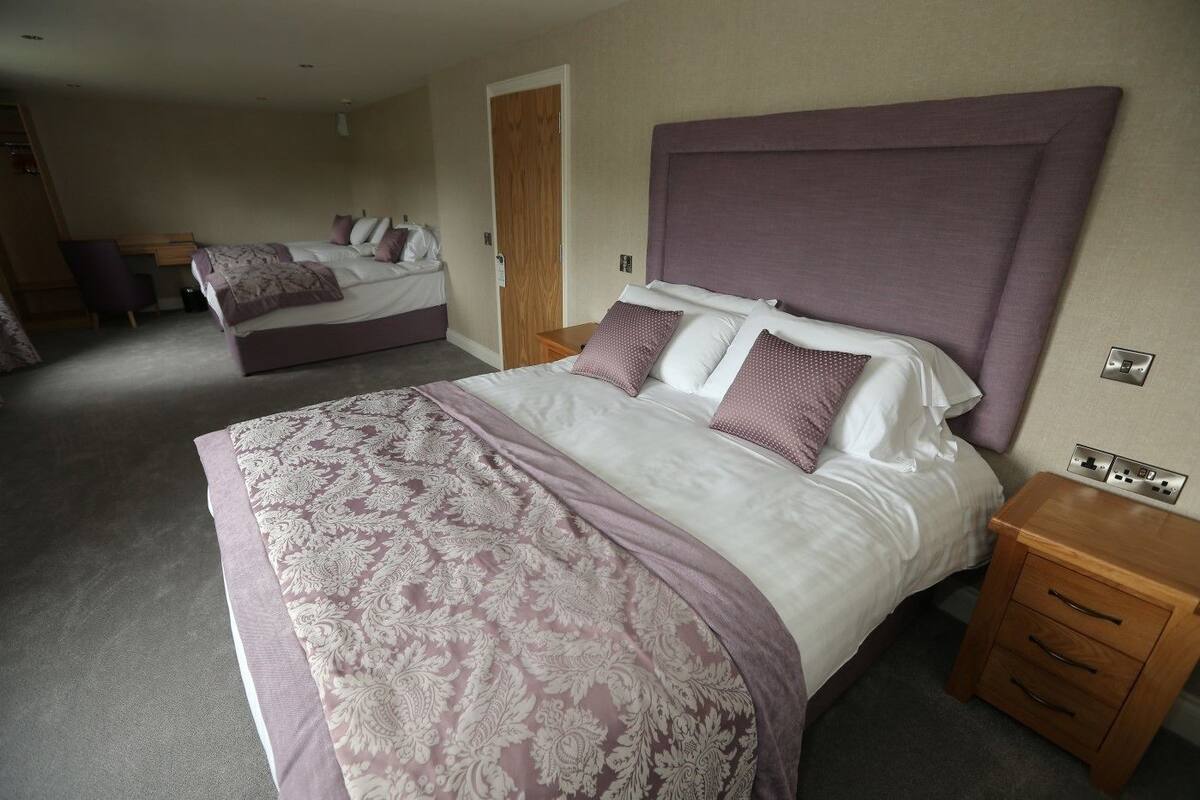 Iron/ironing board, WiFi (free), bed sheets