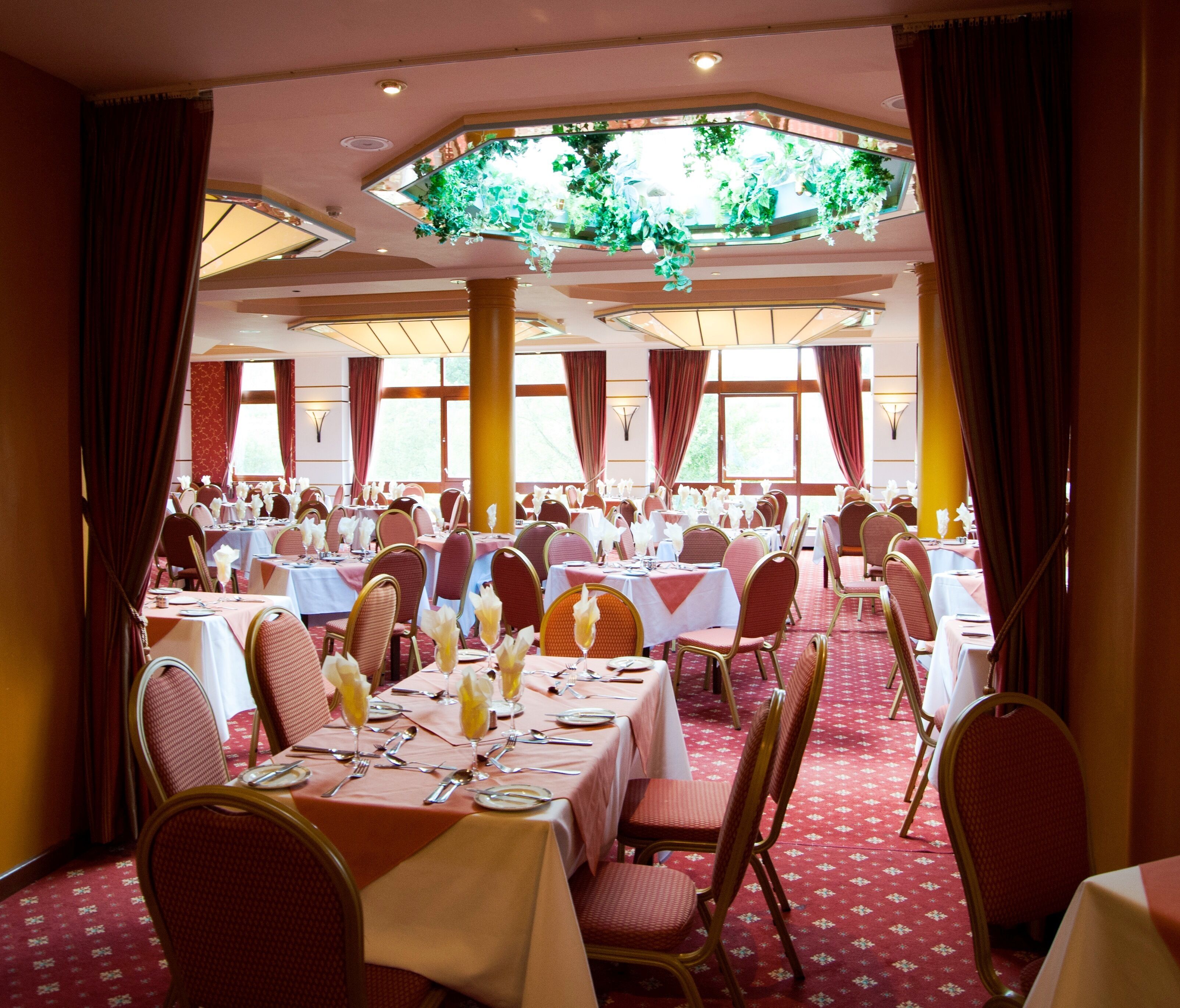 Desayuno completo diario (GBP 12.50 por persona)