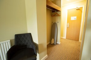 Chambre classique, 2 lits jumeaux, non-fumeur | Literie de qualité, bureau, rideaux d’obscurcissement