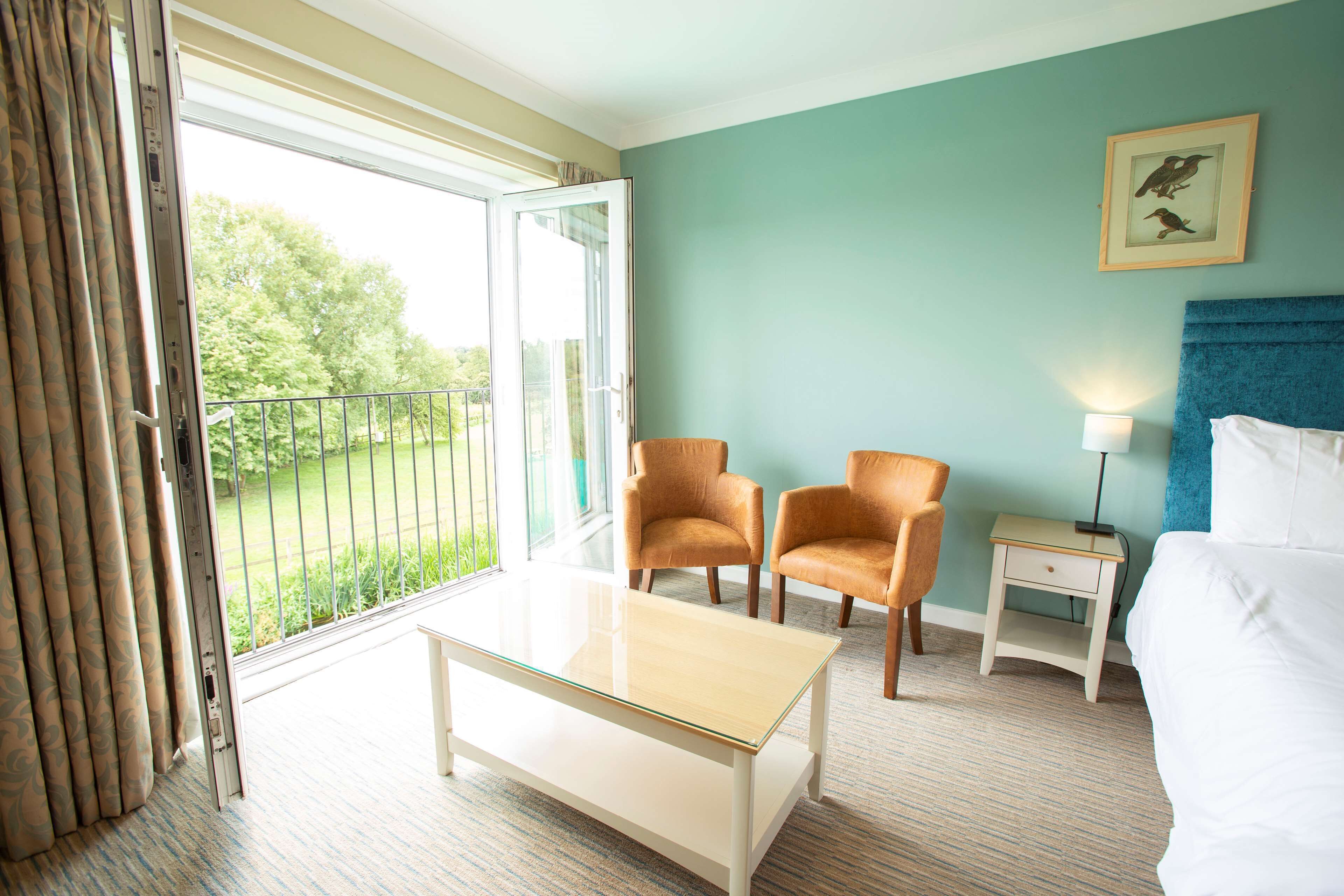 standard room, 1 king bed, non smoking, balcony | premium bedding, desk, blackout curtains, iron/ironing board