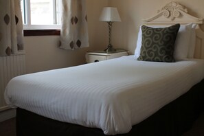 โต๊ะทำงาน, เตารีด/โต๊ะรีดผ้า, Wi-Fi ฟรี, ผ้าปูที่นอน