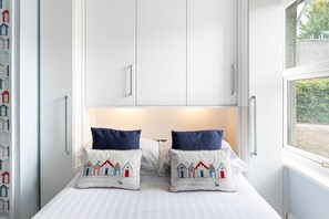 Comfort Double Room, Ensuite | Iron/ironing board, free WiFi, bed sheets