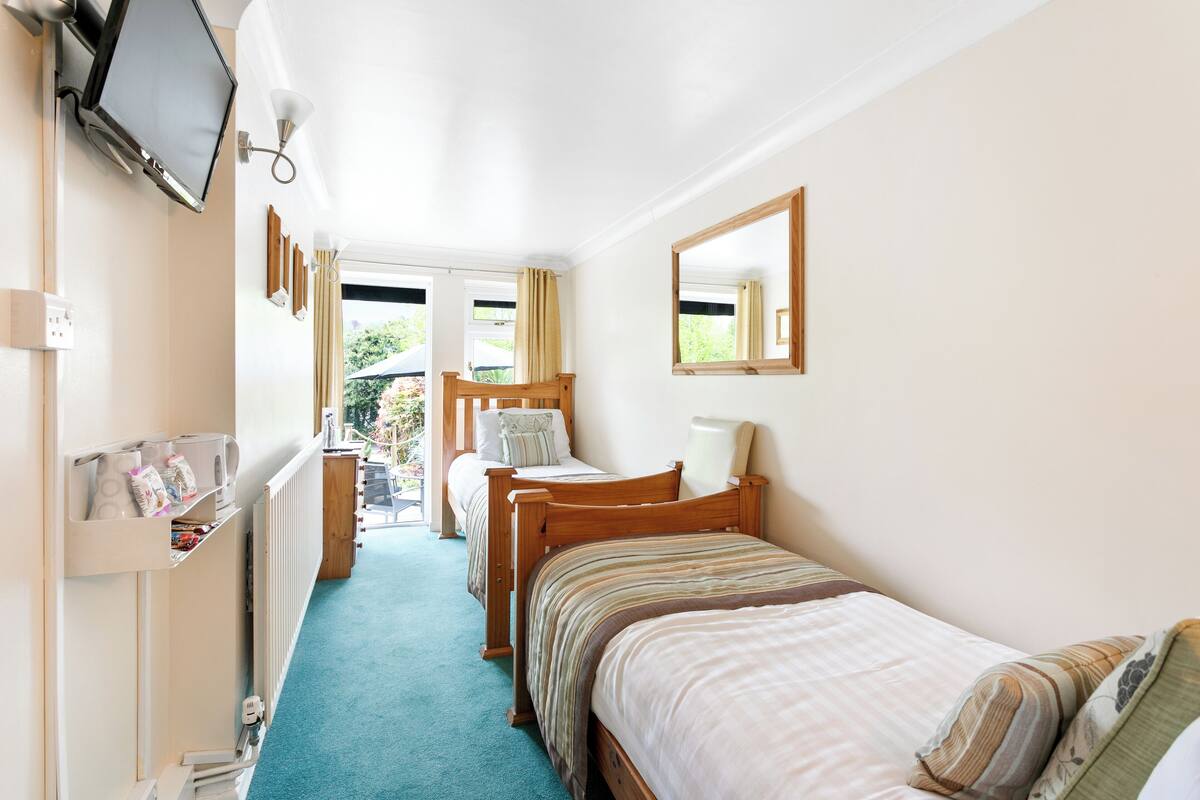 Standaard Twin kamer, en-suite badkamer | 1 slaapkamer, een strijkplank/strijkijzer, gratis wifi, beddengoed