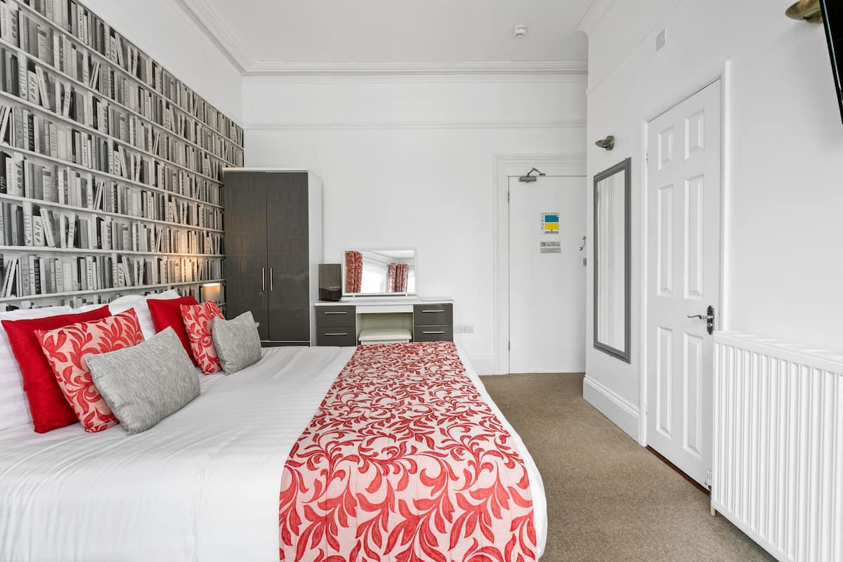 Superior kamer, 1 twee- of 2 eenpersoonsbedden, en-suite badkamer | 1 slaapkamer, een strijkplank/strijkijzer, gratis wifi, beddengoed