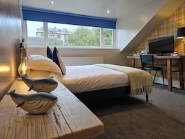 Classic Double Room | Individually decorated, individually furnished, desk, laptop workspace