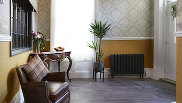 Four poster bedroom, ground floor | Individually decorated, individually furnished, desk, laptop workspace