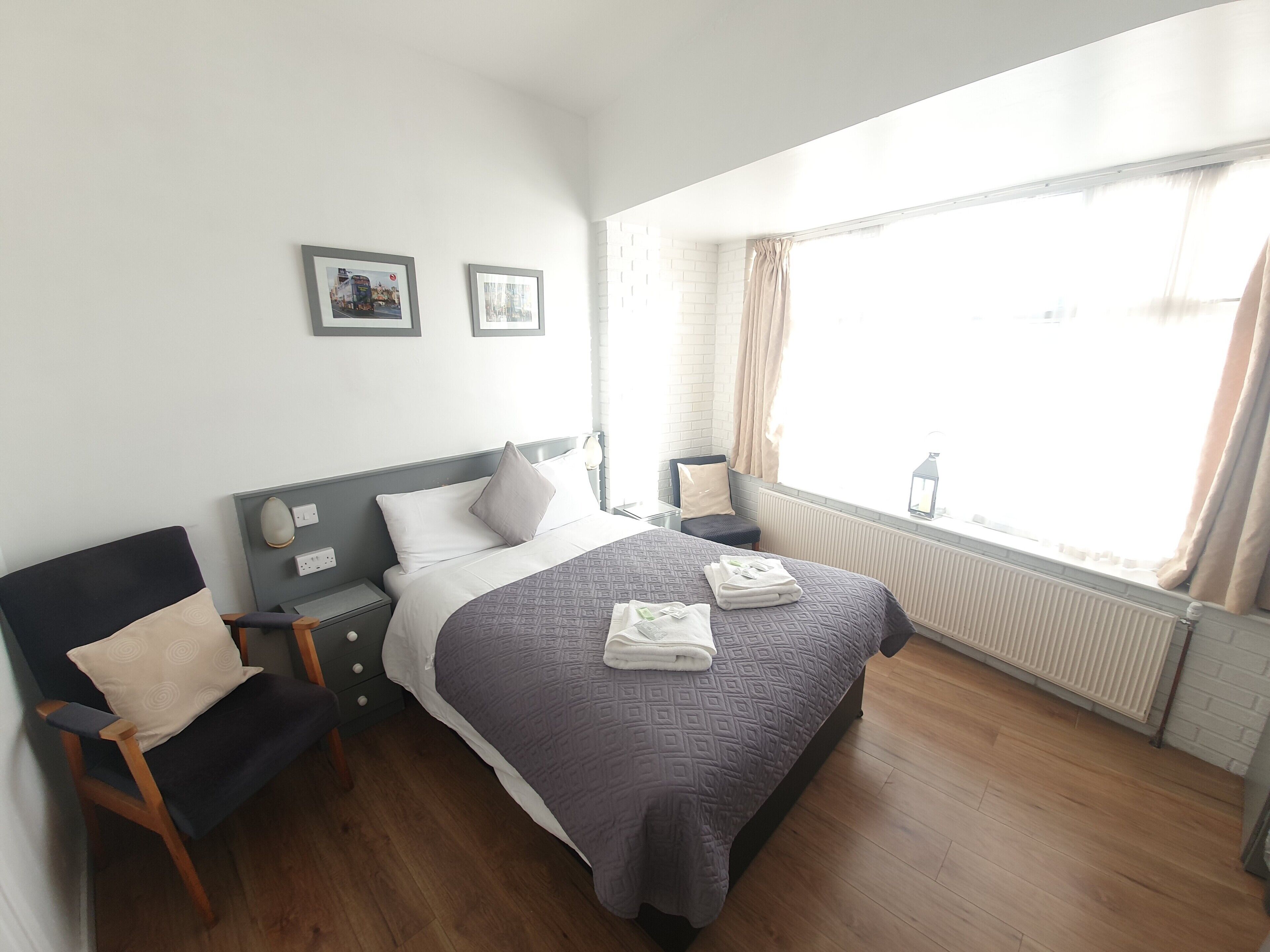 basic double room | desk, iron/ironing board, free cots/infant beds, travel cot